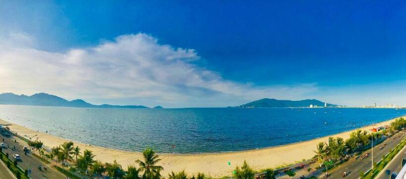 اتاق خانوادگی با چشم‌انداز دریا, Dana Beach Motel