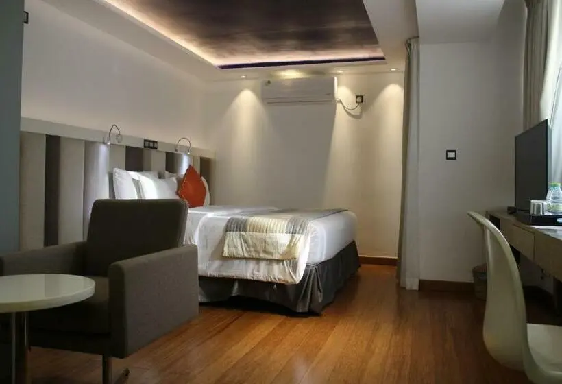 اتاق لوکس با بالکن و چشم‌انداز دریا, Beehive Premier