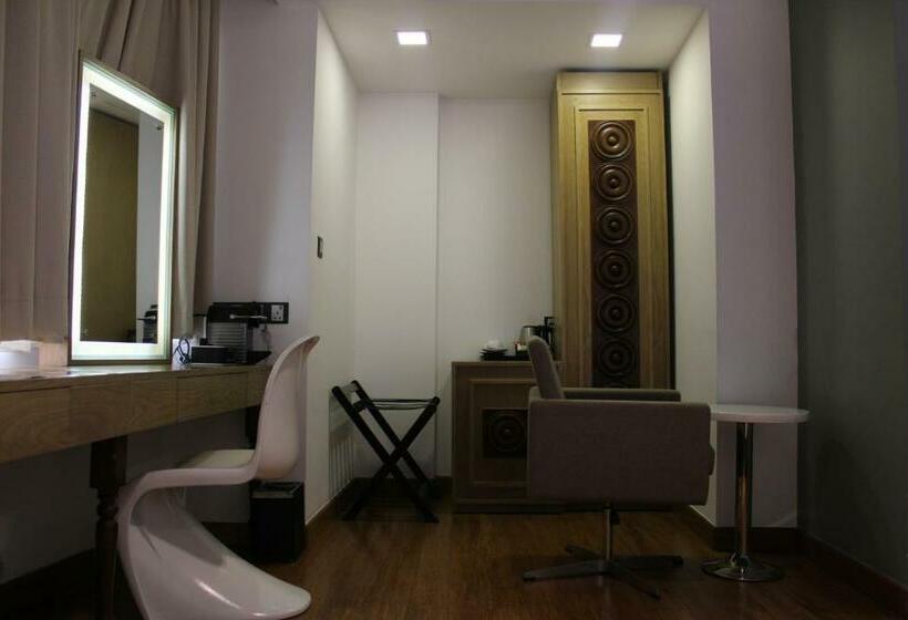 اتاق لوکس با بالکن و چشمانداز دریا, Beehive Premier