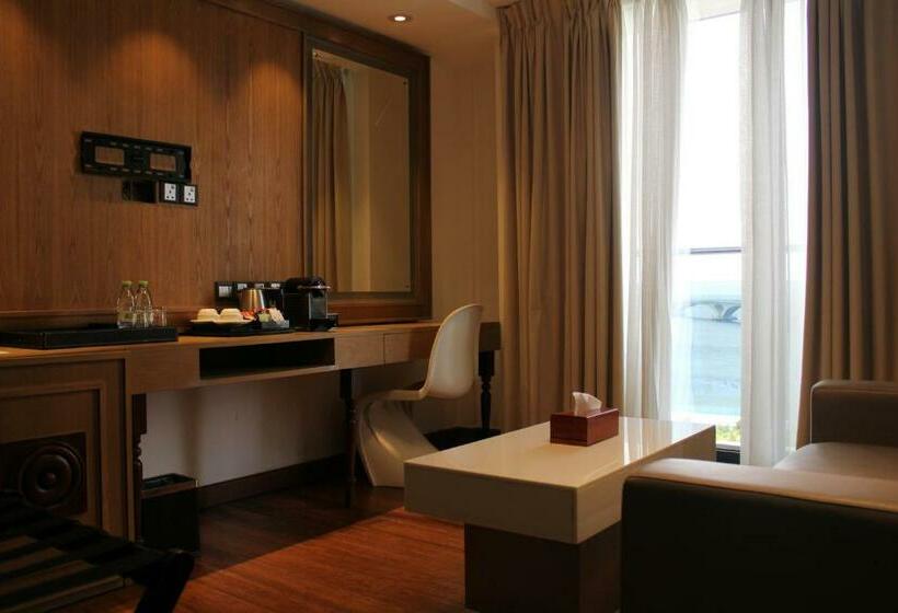 اتاق لوکس با بالکن و چشمانداز دریا, Beehive Premier