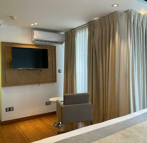 اتاق لوکس با بالکن و چشمانداز دریا, Beehive Premier