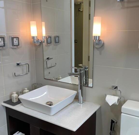 اتاق لوکس با بالکن و چشمانداز دریا, Beehive Premier