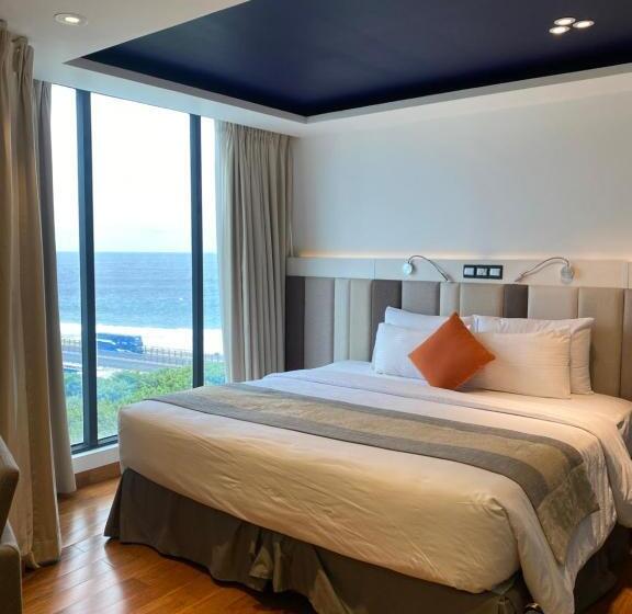 اتاق لوکس با بالکن و چشمانداز دریا, Beehive Premier