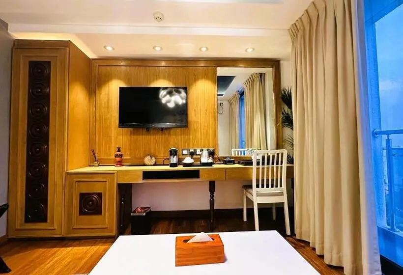 Deluxe Suite Sea View, Beehive Premier