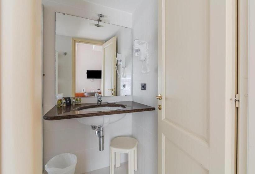 Номер Стандарт с Балконом, Hotiday Hotel Alassio