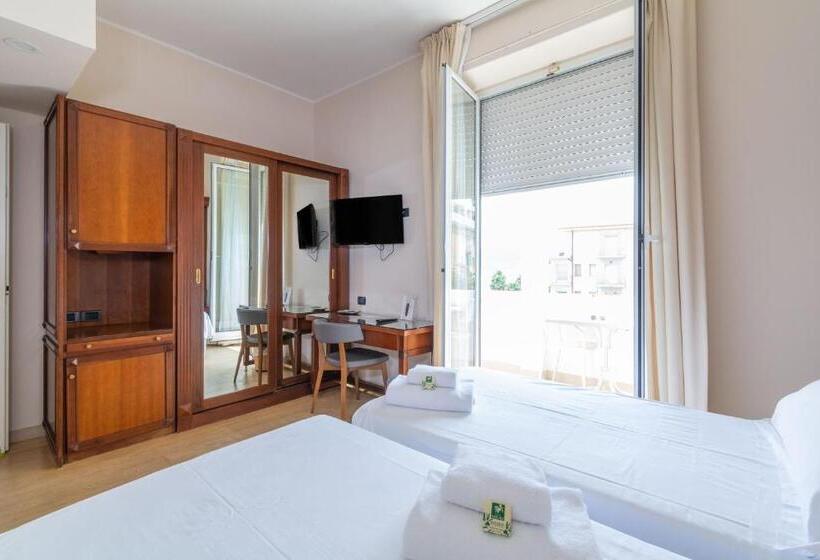 Номер Стандарт с Балконом, Hotiday Hotel Alassio