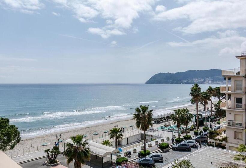 Номер Deluxe Вид на Море Боковой, Hotiday Hotel Alassio