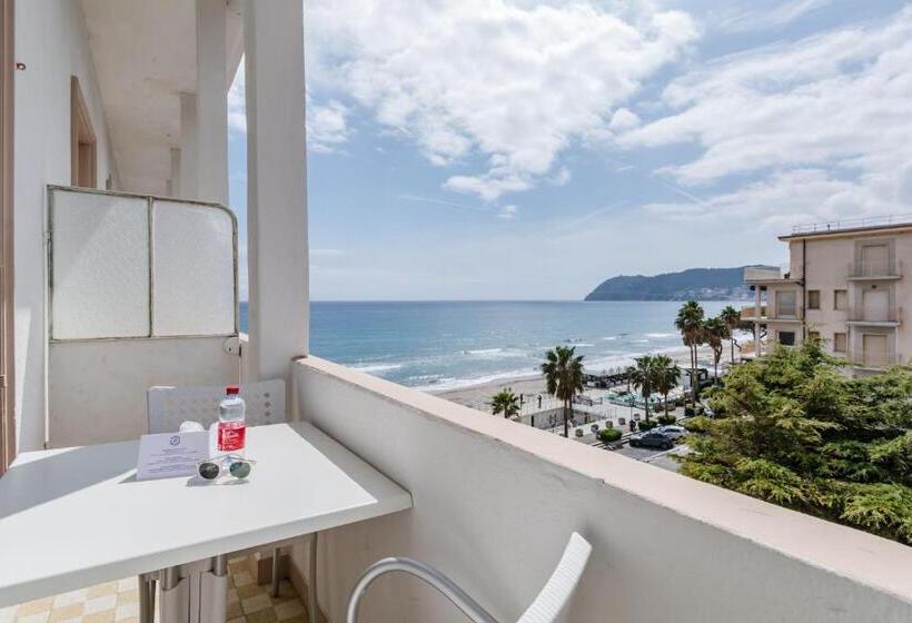 Номер Deluxe Вид на Море Боковой, Hotiday Hotel Alassio