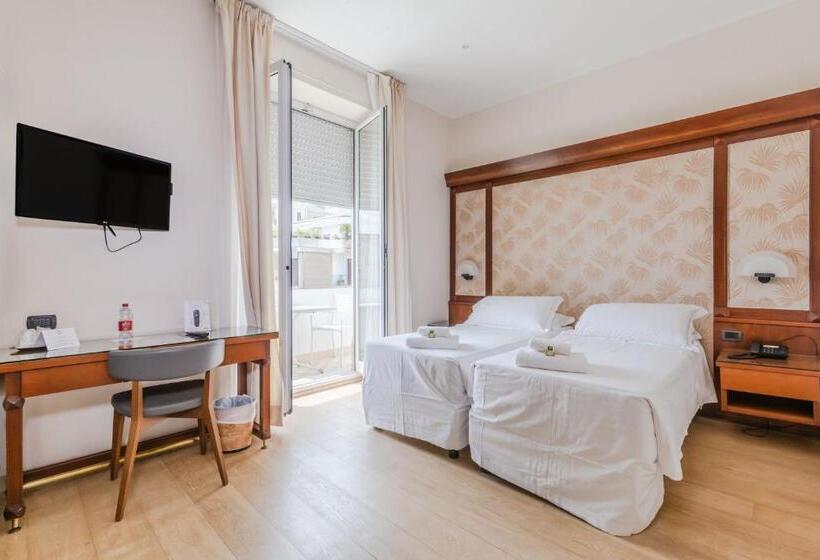 Номер Deluxe Вид на Море Боковой, Hotiday Hotel Alassio