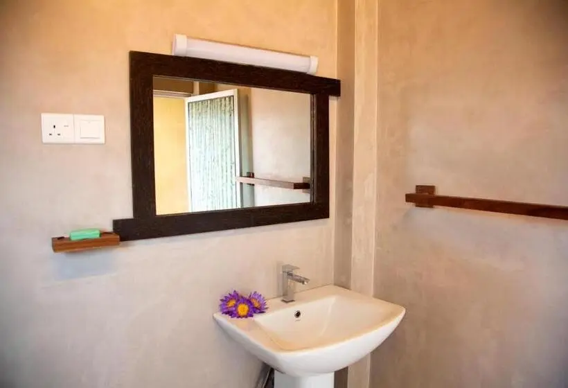 اتاق استاندارد سه نفره, Negombo Green Palace