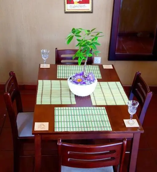 اتاق استاندارد سه نفره, Negombo Green Palace