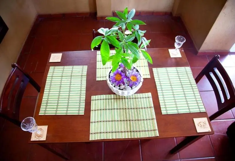 اتاق استاندارد سه نفره, Negombo Green Palace