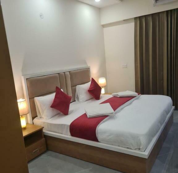 Büyük Çift Kişilik Yataklı Delüks Oda, Amahi Inn Sector 48