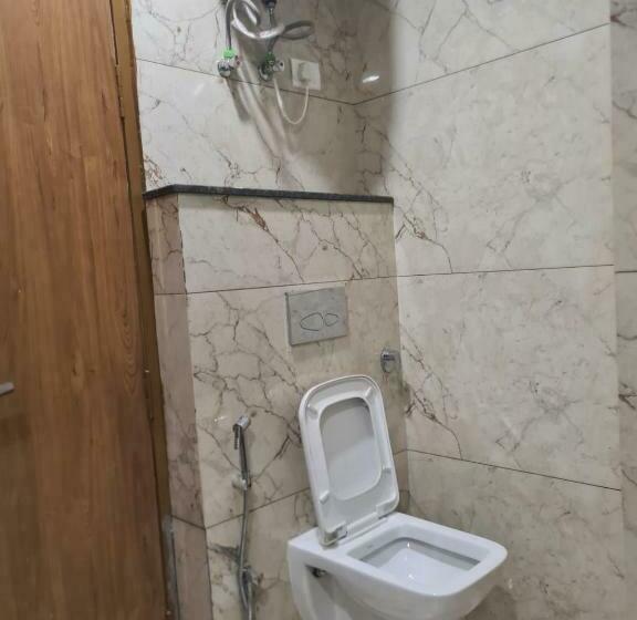 Büyük Çift Kişilik Yataklı Delüks Oda, Amahi Inn Sector 48