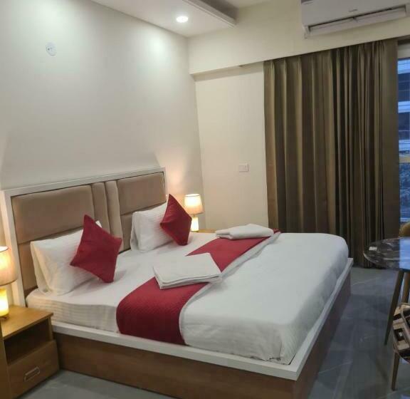 Büyük Çift Kişilik Yataklı Delüks Oda, Amahi Inn Sector 48