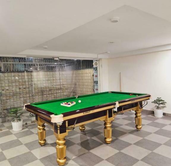 Büyük Çift Kişilik Yataklı Delüks Oda, Amahi Inn Sector 48