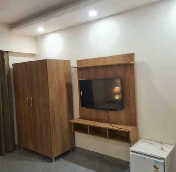 Büyük Çift Kişilik Yataklı Delüks Oda, Amahi Inn Sector 48