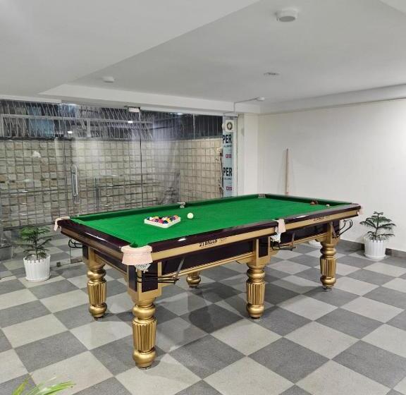 Büyük Çift Kişilik Yataklı Delüks Oda, Amahi Inn Sector 48