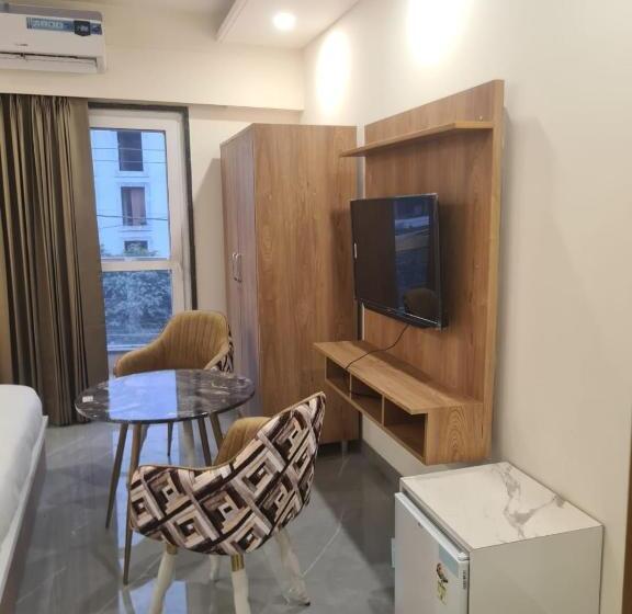 Büyük Çift Kişilik Yataklı Delüks Oda, Amahi Inn Sector 48