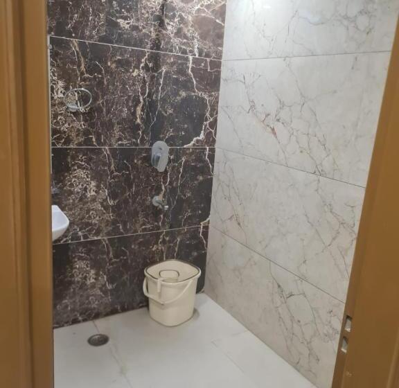 Büyük Çift Kişilik Yataklı Delüks Oda, Amahi Inn Sector 48