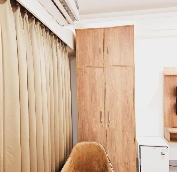 Büyük Çift Kişilik Yataklı Delüks Oda, Amahi Inn Sector 48