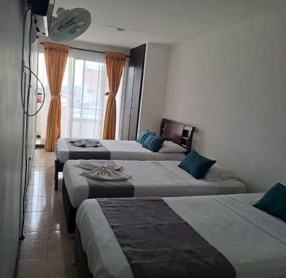 Четырехместный Номер Стандарт с Балконом, Bolivariano