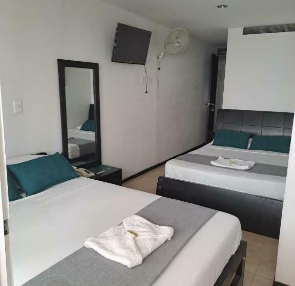 Четырехместный Номер Стандарт с Балконом, Bolivariano