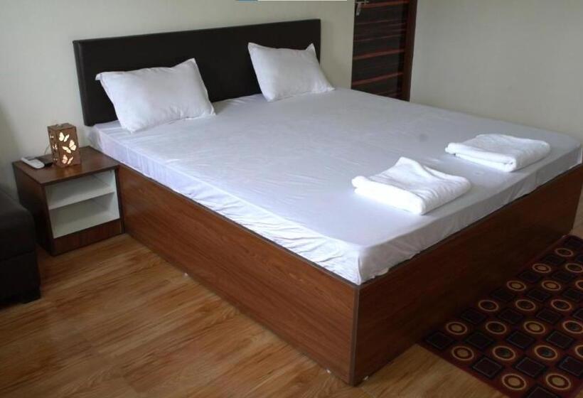 اتاق لوکس, Strawberry Resort