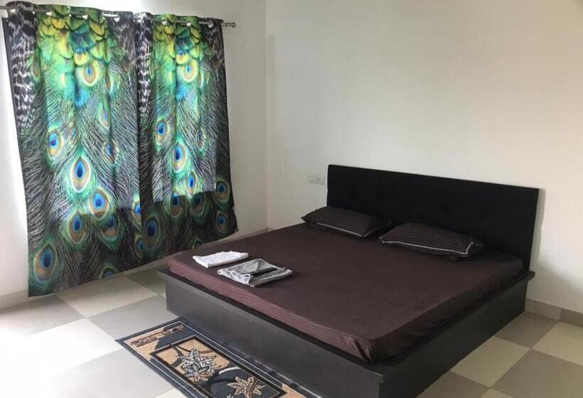 اتاق لوکس, Strawberry Resort