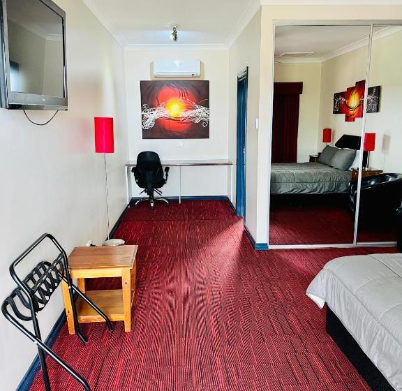 اتاق لوکس, Mirambeena Motel