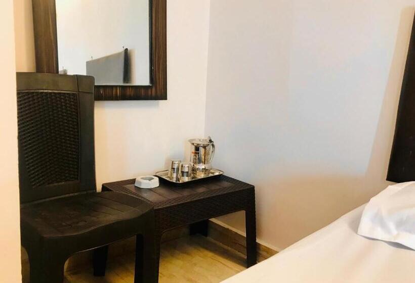 标准三人间, Diamond