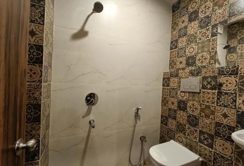 Chambre Quadruple Supérieure, Vrinda Inn