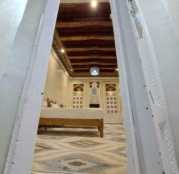 غرفة كومفورت ثلاثية, Tapchan House