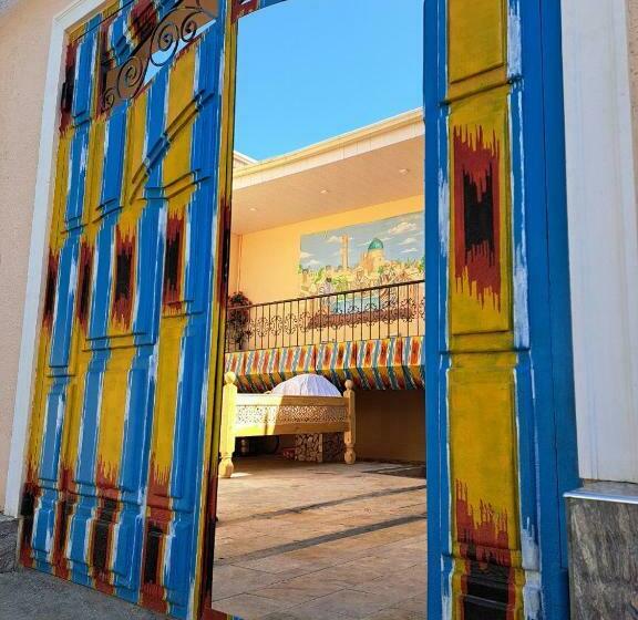 غرفة كومفورت ثلاثية, Tapchan House