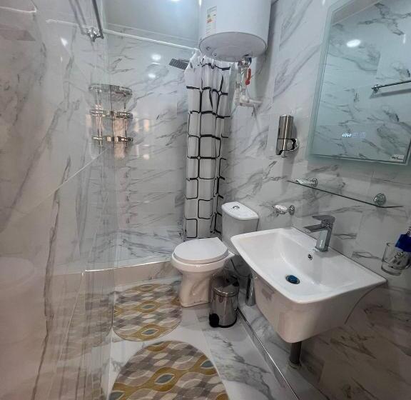 غرفة كلاسيكية ثلاثية, Tapchan House