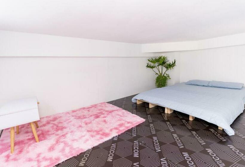 اتاق استاندارد, Shiri House