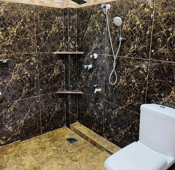 اتاق لوکس با بالکن, Rams Resort