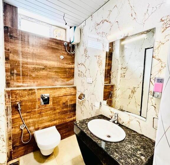 キングサイズベッドのデラックスルーム, Lake View Airport Zone