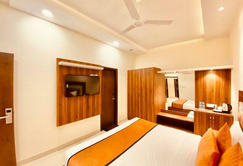 غرفة ديلوكس, White And Restaurant 300 Mtr From Golden Temple