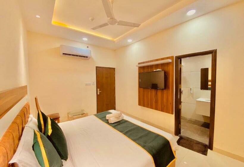 غرفة ديلوكس, White And Restaurant 300 Mtr From Golden Temple