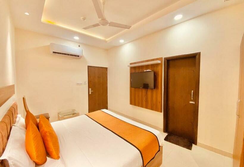 غرفة ديلوكس, White And Restaurant 300 Mtr From Golden Temple