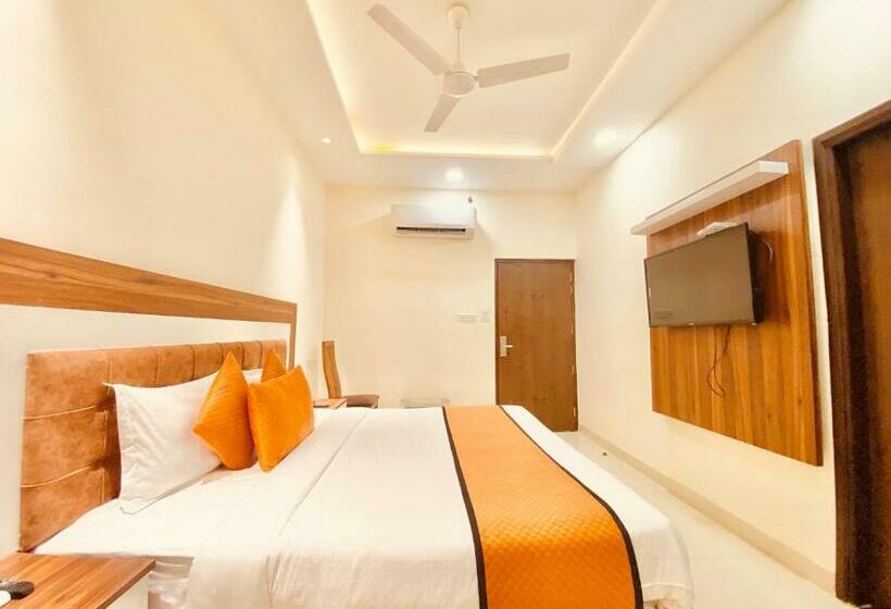 غرفة ديلوكس, White And Restaurant 300 Mtr From Golden Temple