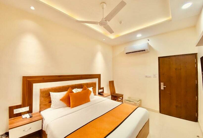 غرفة ديلوكس, White And Restaurant 300 Mtr From Golden Temple