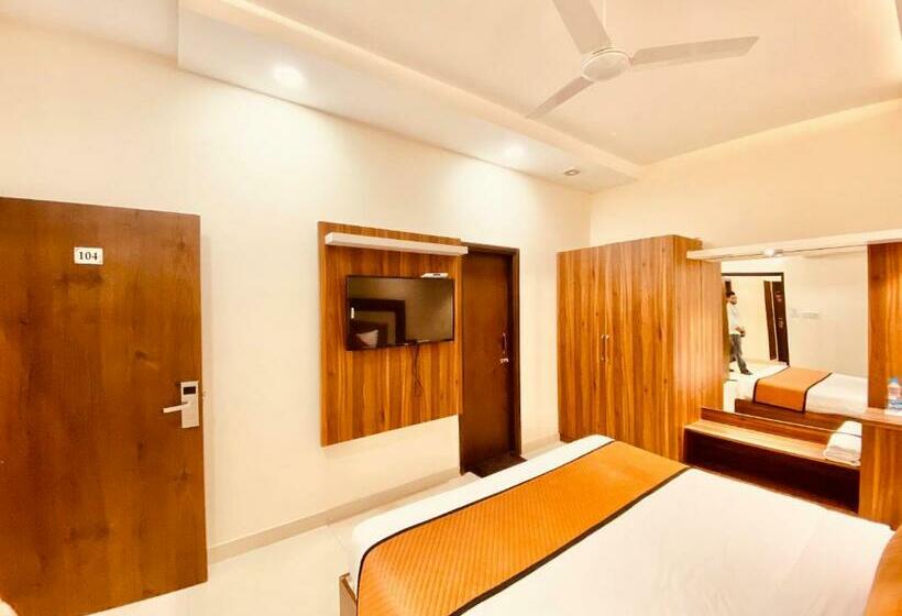 غرفة ديلوكس, White And Restaurant 300 Mtr From Golden Temple