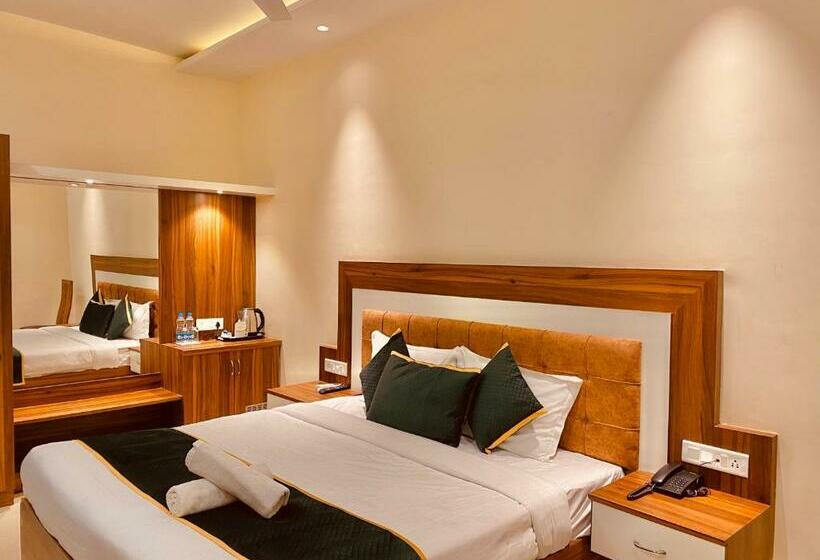 غرفة ديلوكس, White And Restaurant 300 Mtr From Golden Temple