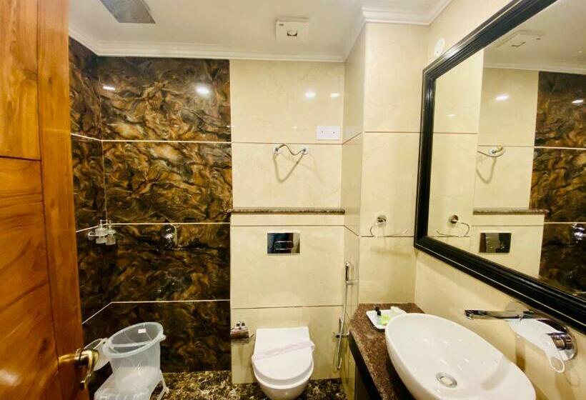 غرفة ديلوكس, White And Restaurant 300 Mtr From Golden Temple