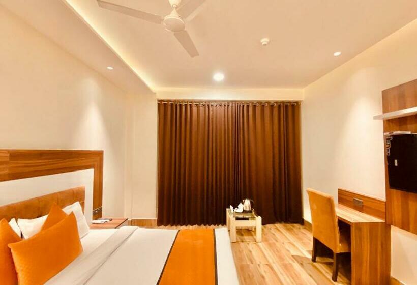 غرفة قياسية سرير كينج, White And Restaurant 300 Mtr From Golden Temple