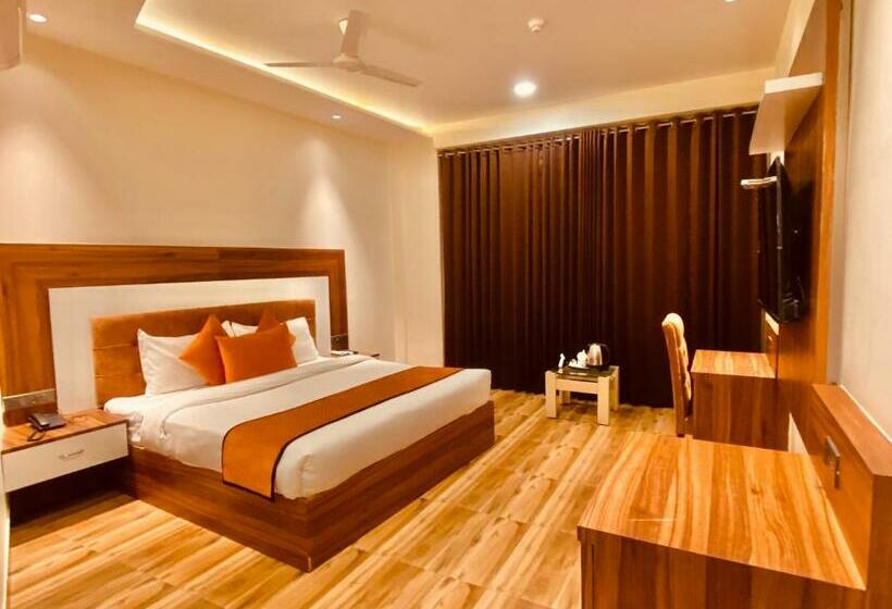 غرفة قياسية سرير كينج, White And Restaurant 300 Mtr From Golden Temple