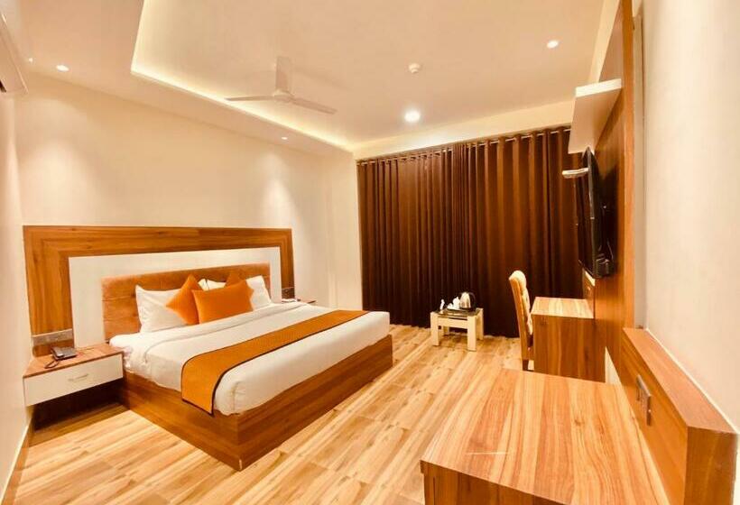 غرفة قياسية سرير كينج, White And Restaurant 300 Mtr From Golden Temple