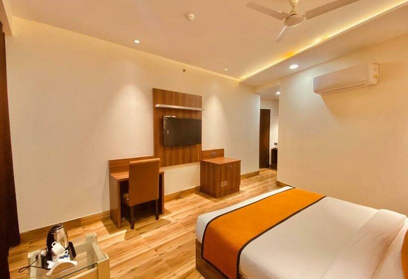 غرفة قياسية سرير كينج, White And Restaurant 300 Mtr From Golden Temple